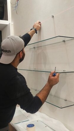 montaggio mensole vetro